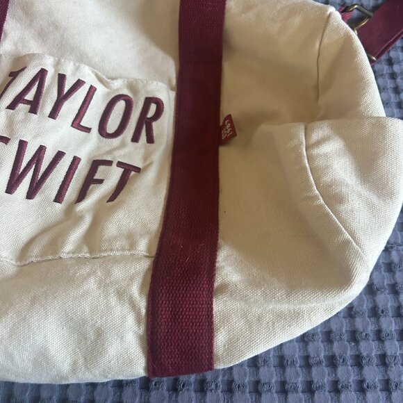 Taylor Swift Duffel Bag Red Taylors Version Embroidered - Picture 4 of 9